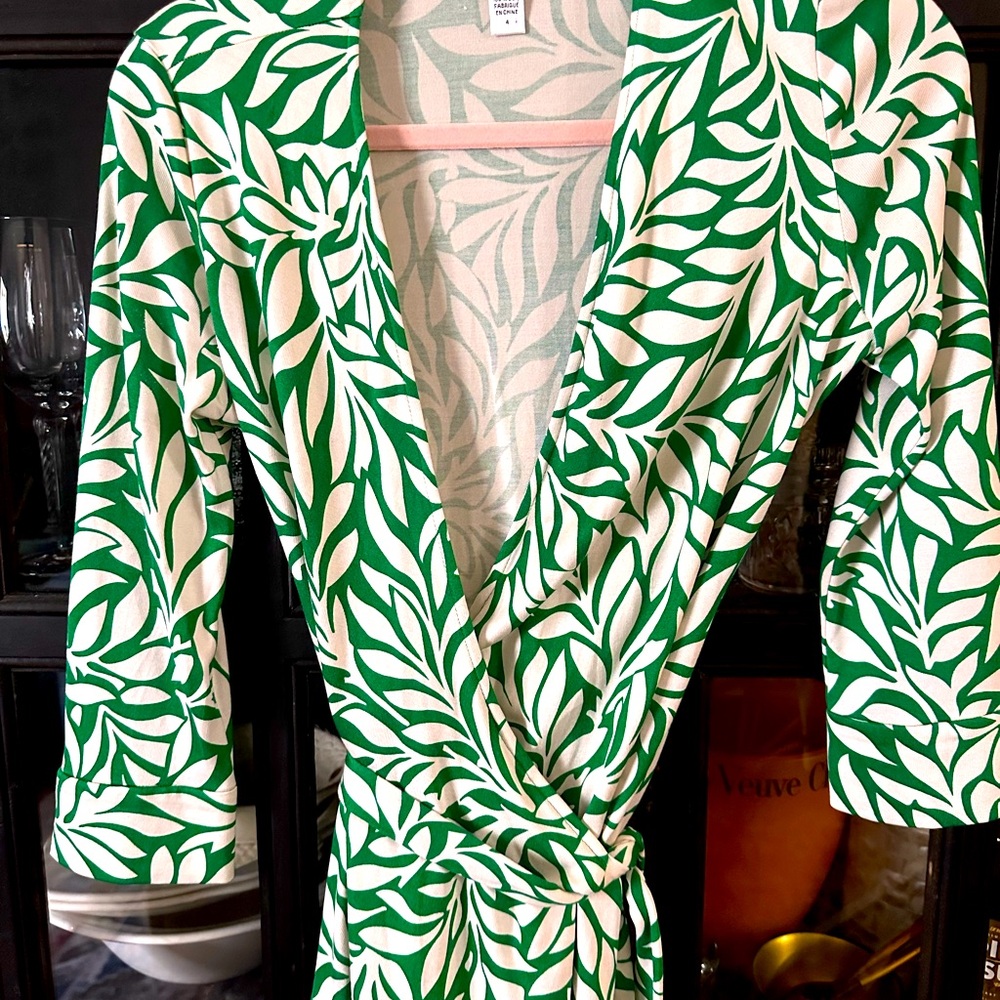 DIANE VON FURSTENBERG VINTAGE JUSTIN Laurel Leaf Silk Wrap Dress size 4